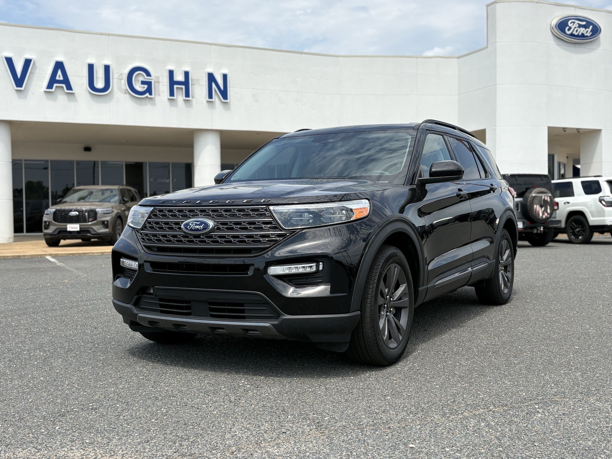 Used 2024 Ford Explorer XLT SUV