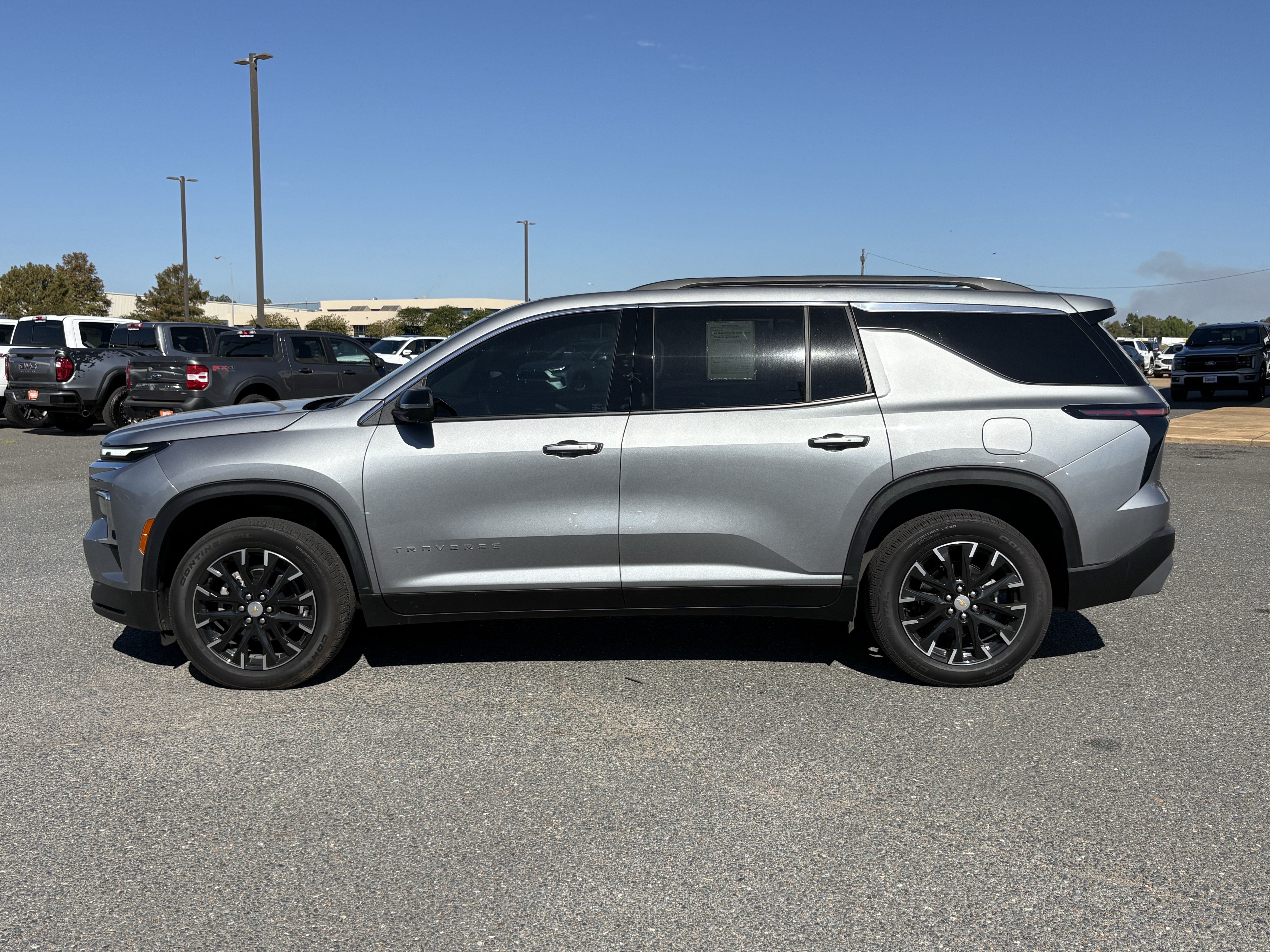 Used 2025 Chevrolet Traverse FWD LT SUV
