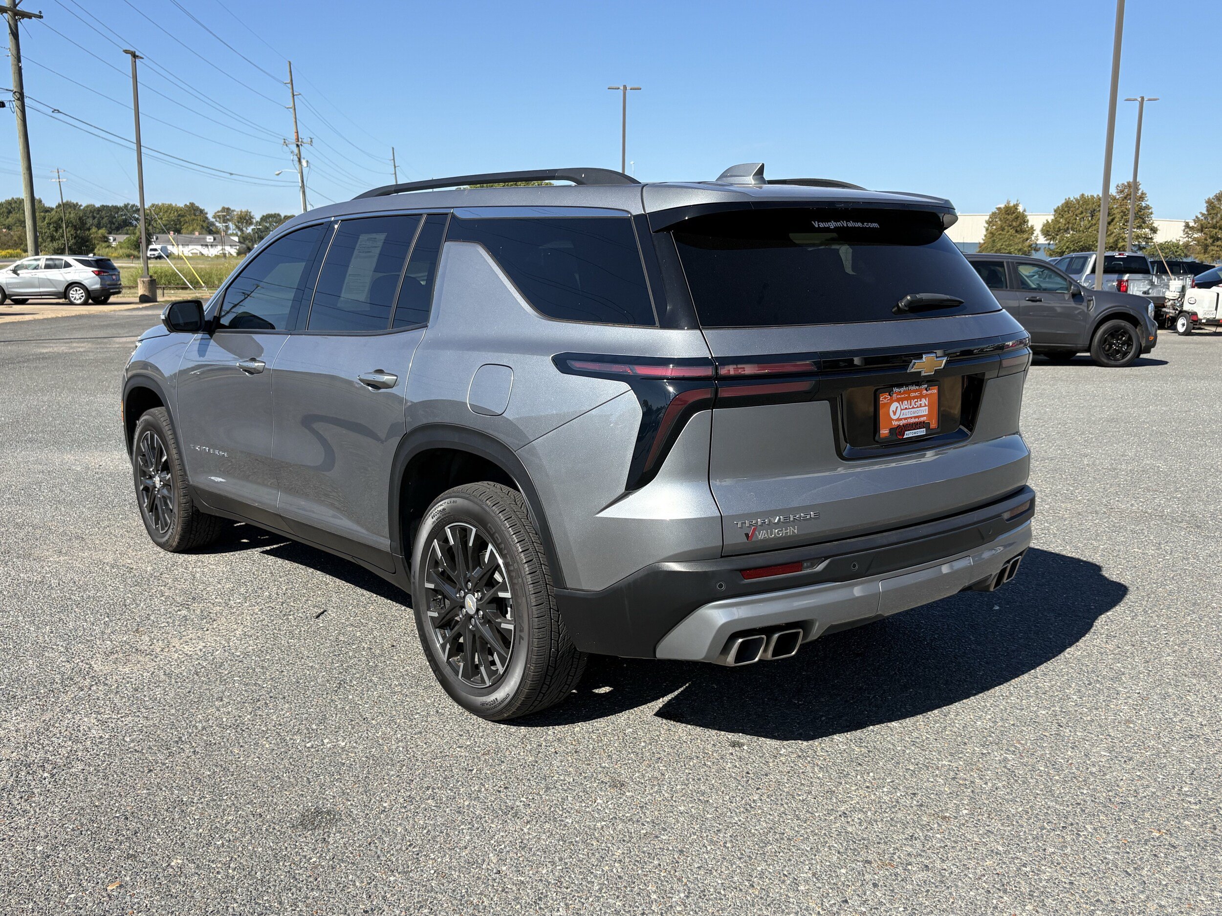 Used 2025 Chevrolet Traverse FWD LT SUV
