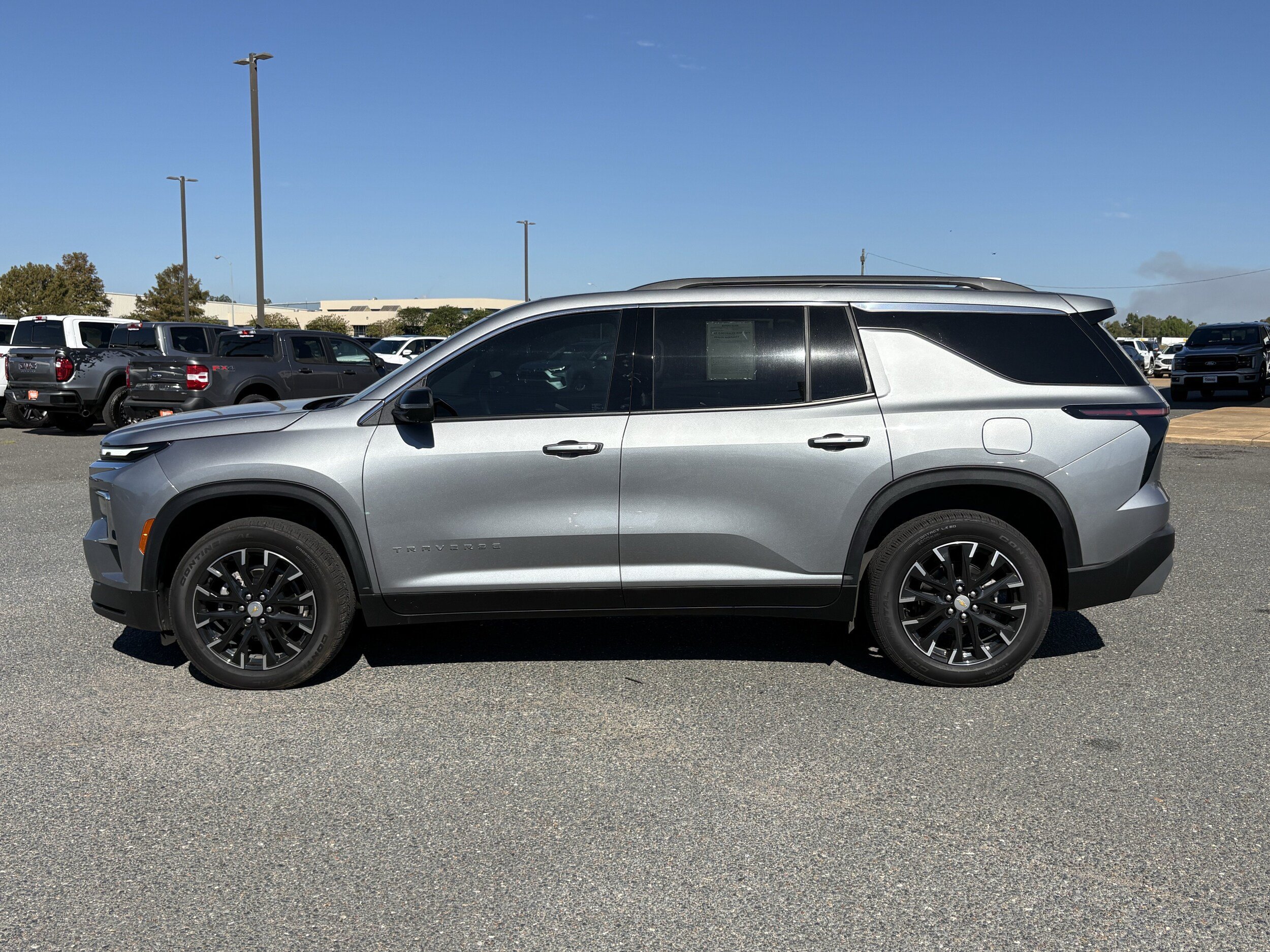 Used 2025 Chevrolet Traverse FWD LT SUV