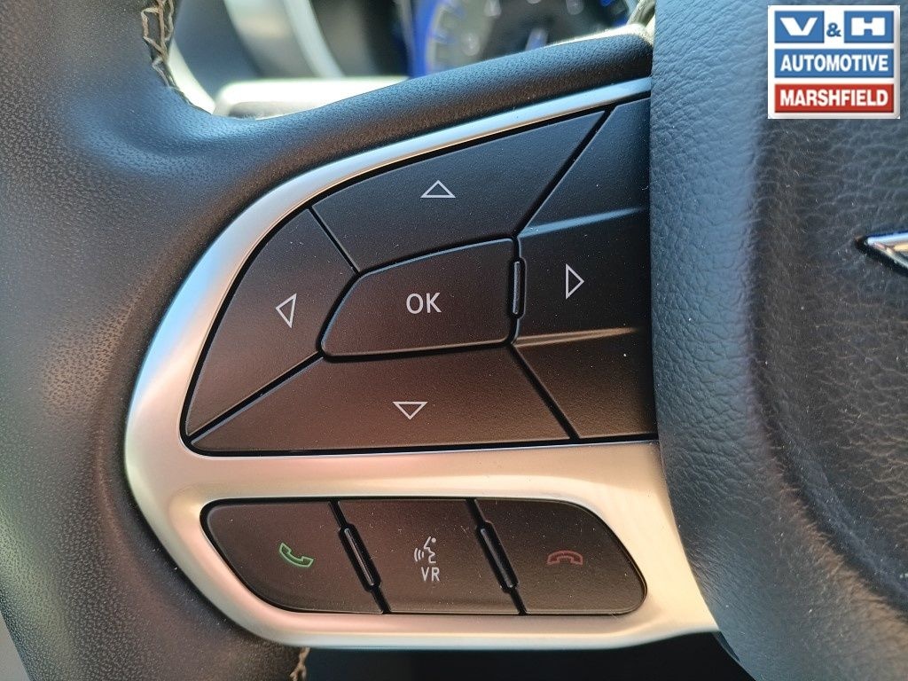 Used 2024 Chrysler Pacifica Touring L Minivan/Van