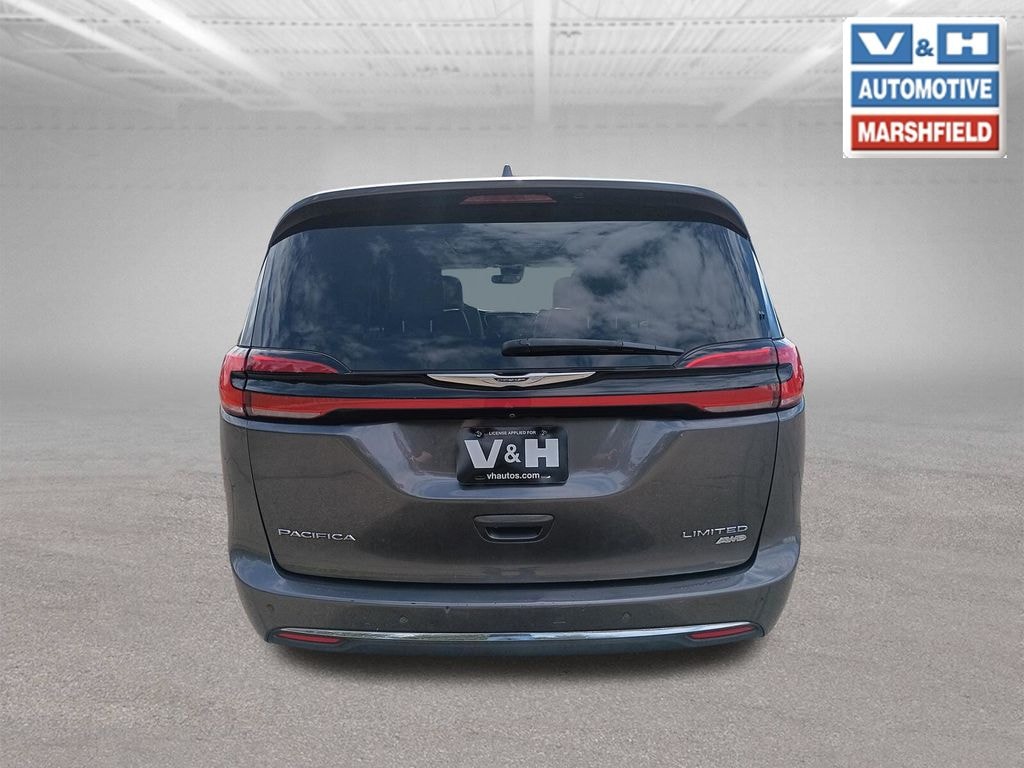 Used 2021 Chrysler Pacifica Limited Minivan/Van