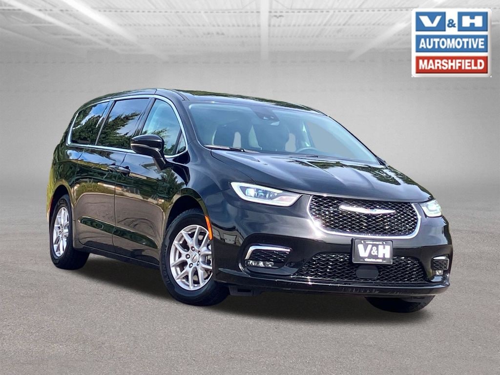 Used 2024 Chrysler Pacifica Touring L Minivan/Van