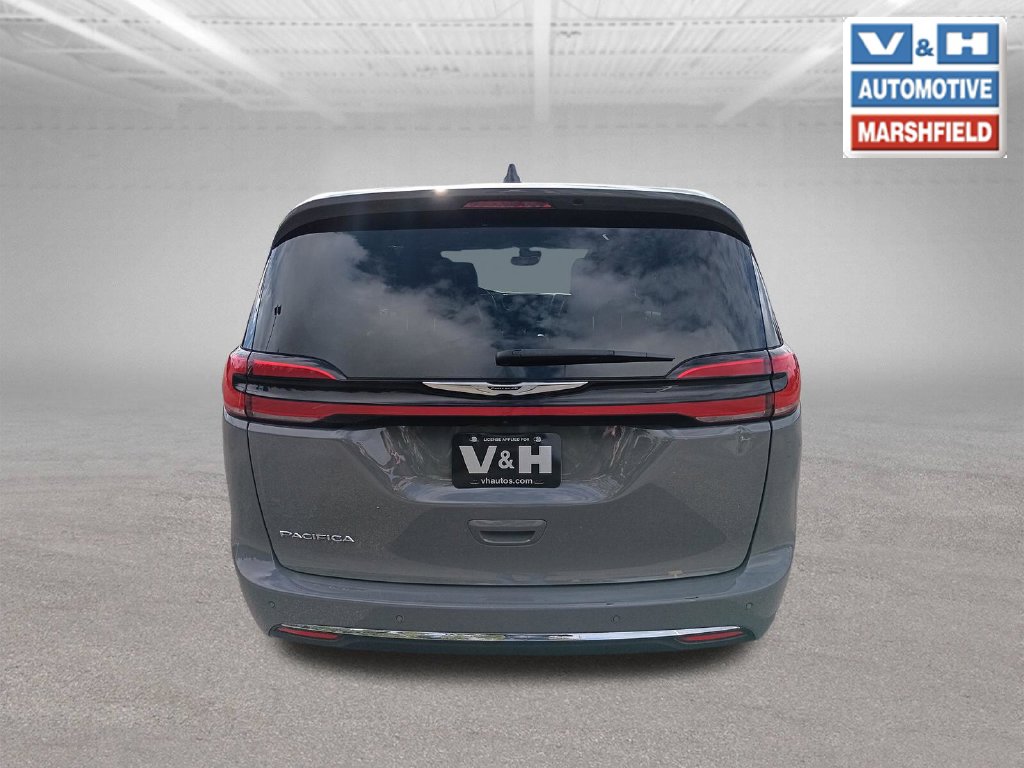 Used 2025 Chrysler Pacifica Select Minivan/Van