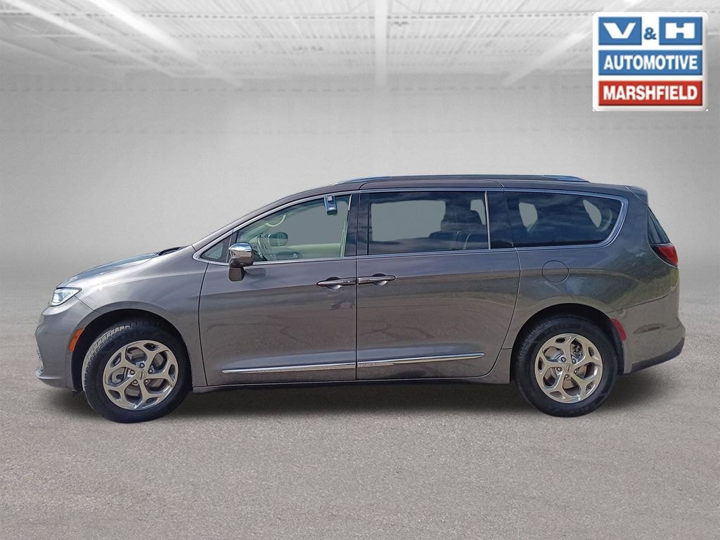 Used 2021 Chrysler Pacifica Limited Minivan/Van