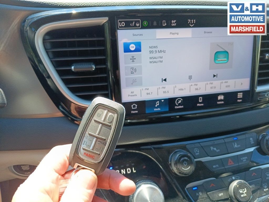 Used 2024 Chrysler Pacifica Touring L Minivan/Van