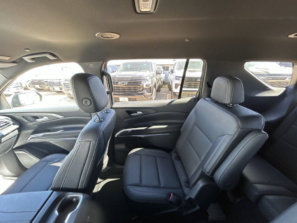 Used 2025 Chevrolet Traverse LT SUV