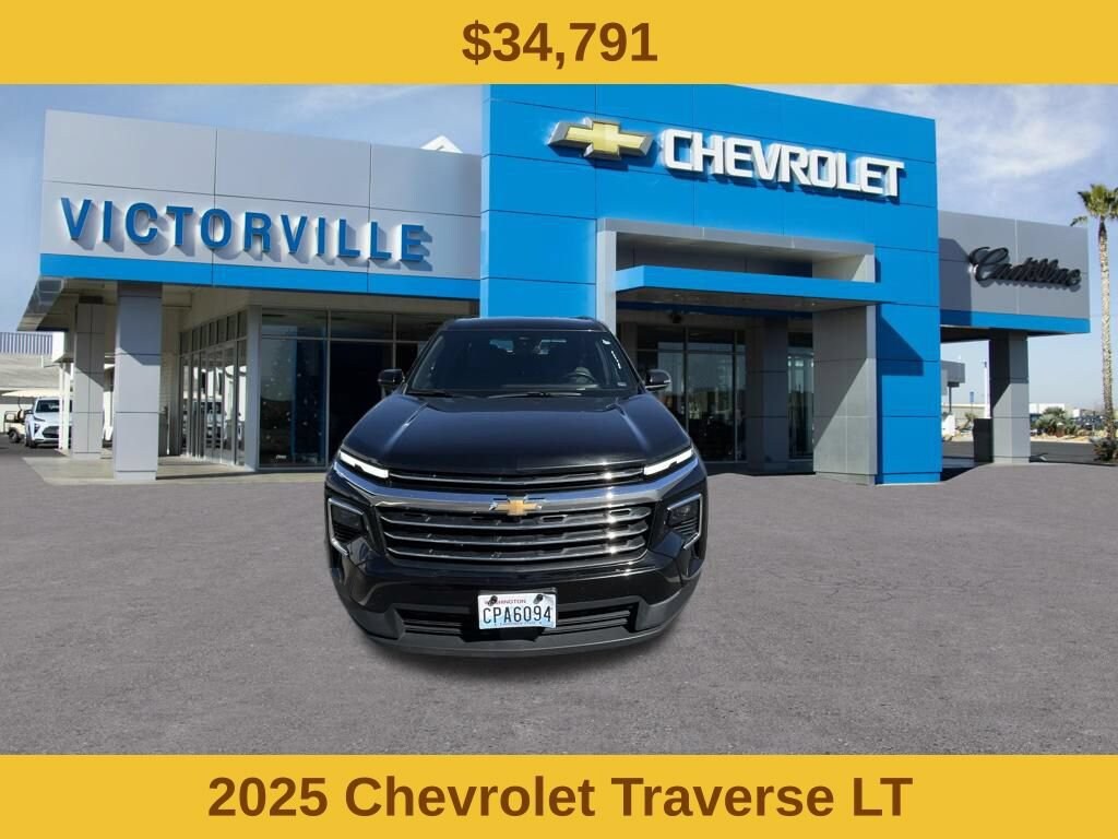 Used 2025 Chevrolet Traverse LT SUV