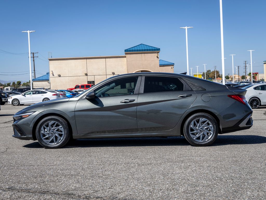 Used 2024 Hyundai Elantra Hybrid Blue Sedan