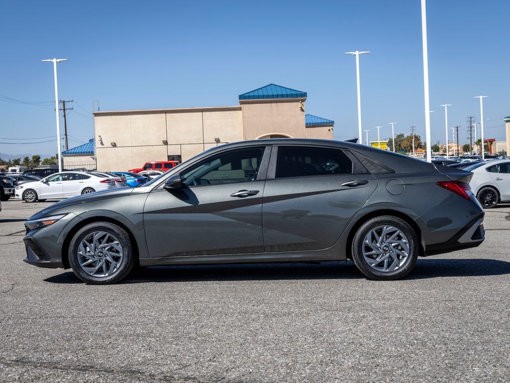 Used 2024 Hyundai Elantra Hybrid Blue Sedan