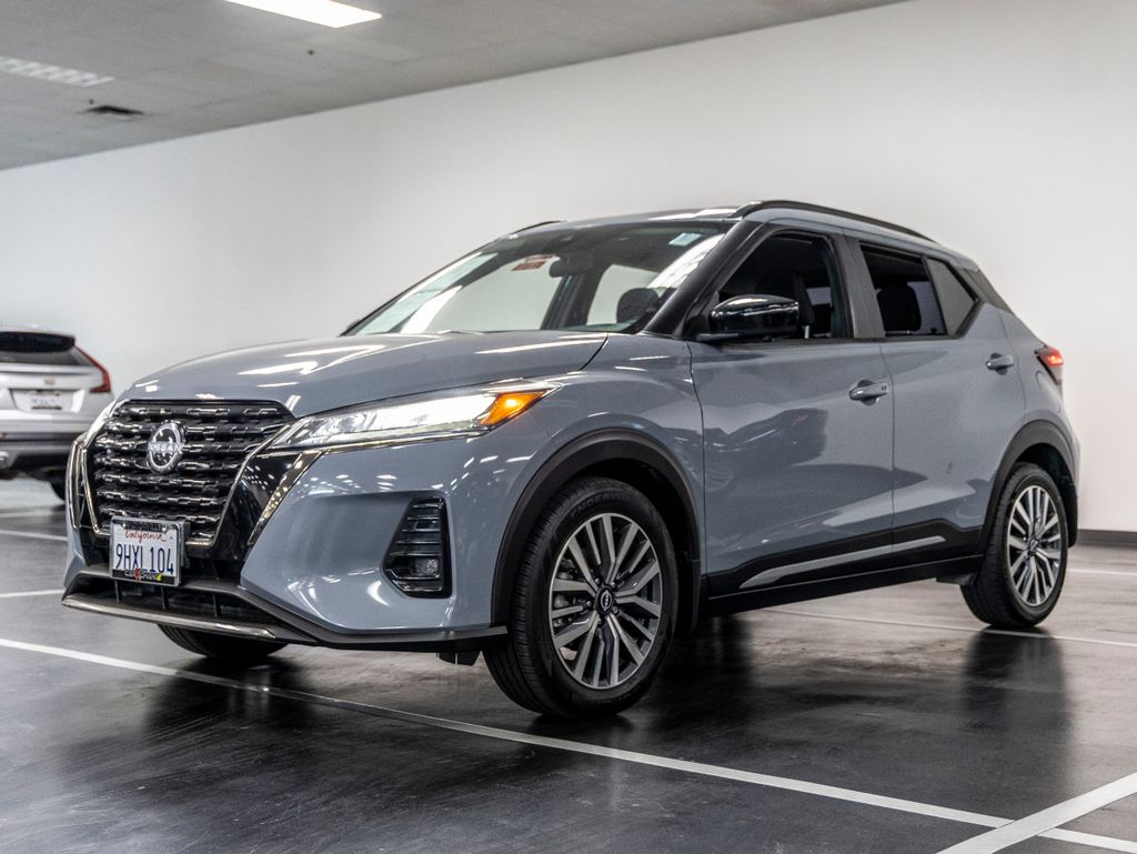 Used 2023 Nissan Kicks SR SUV
