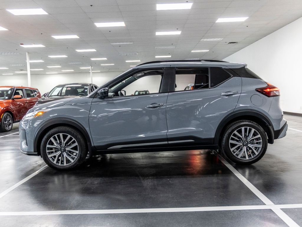 Used 2023 Nissan Kicks SR SUV