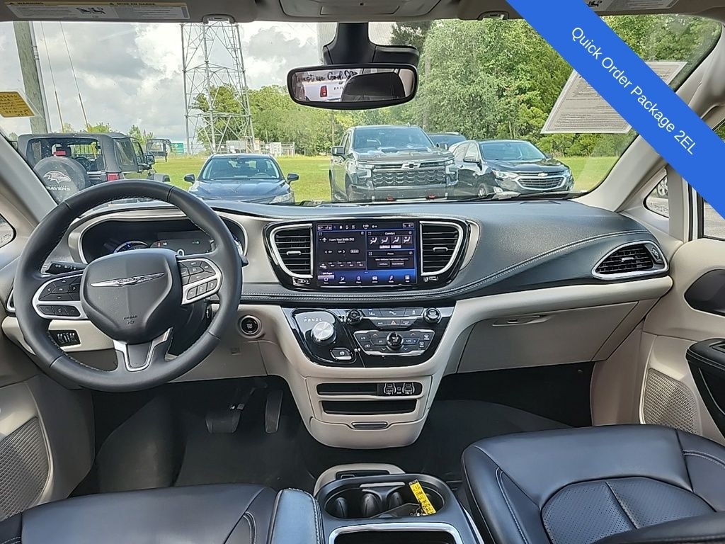 Used 2023 Chrysler Pacifica Hybrid Touring L Minivan/Van