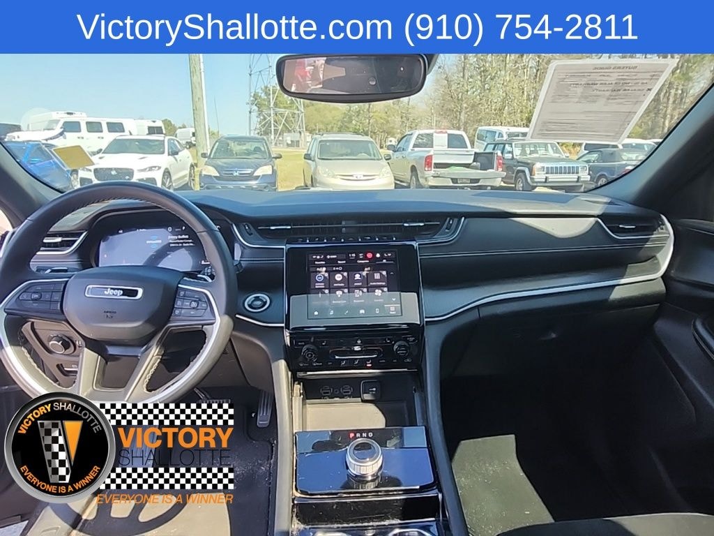 Used 2023 Jeep Grand Cherokee Laredo SUV