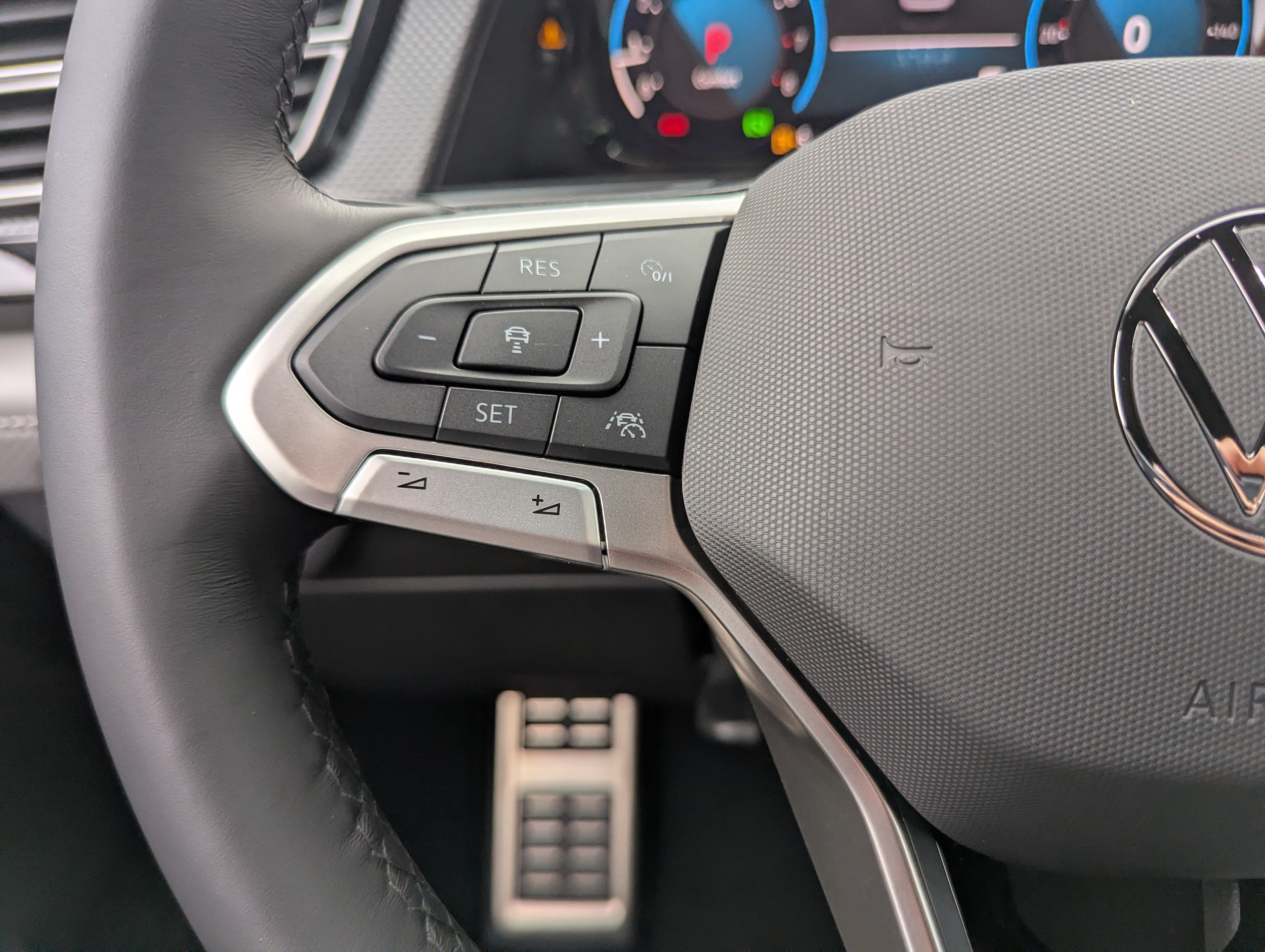 2026 Volkswagen Atlas Cross Sport SEL R-LINE - Photo 18