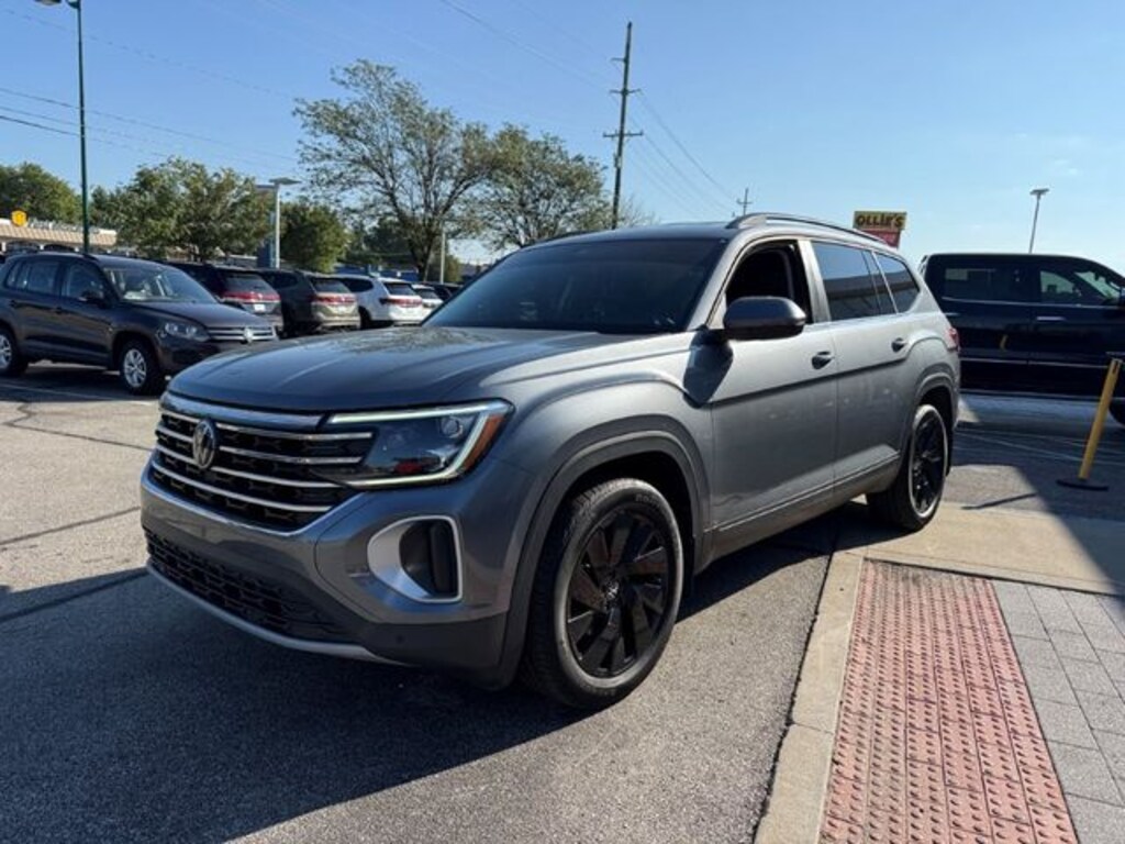 Used 2024 Volkswagen Atlas 2.0T SE w/Technology SUV