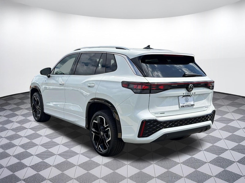 New 2026 Volkswagen Tiguan SEL R-Line Turbo SUV