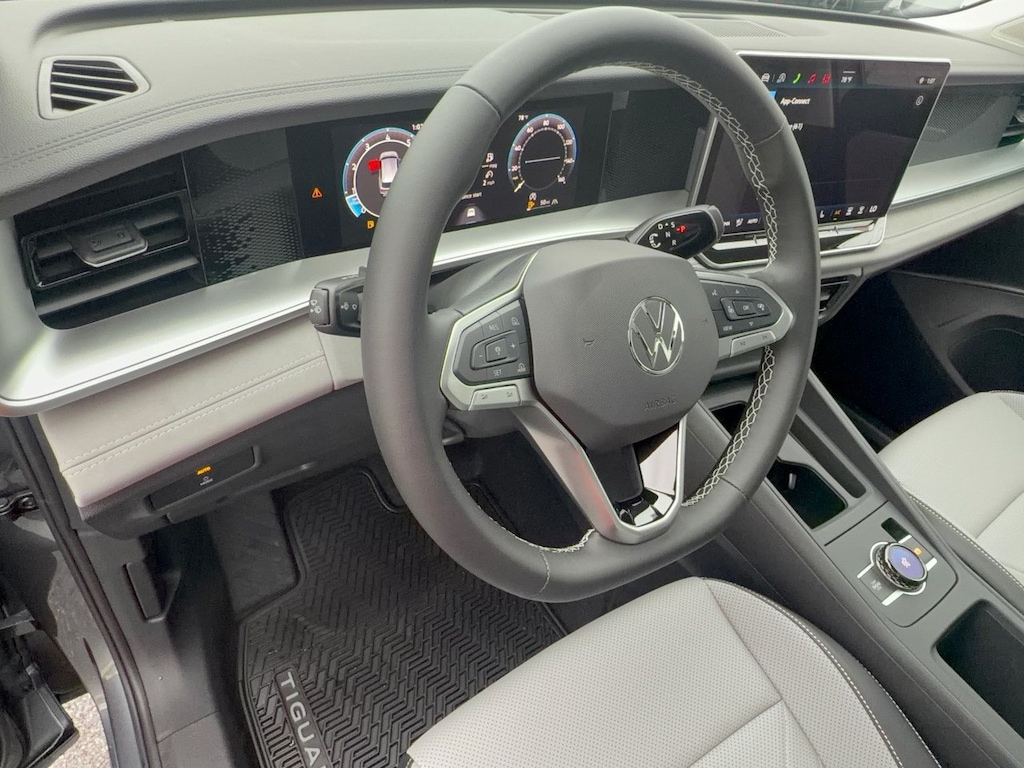 New 2026 Volkswagen Tiguan SE SUV