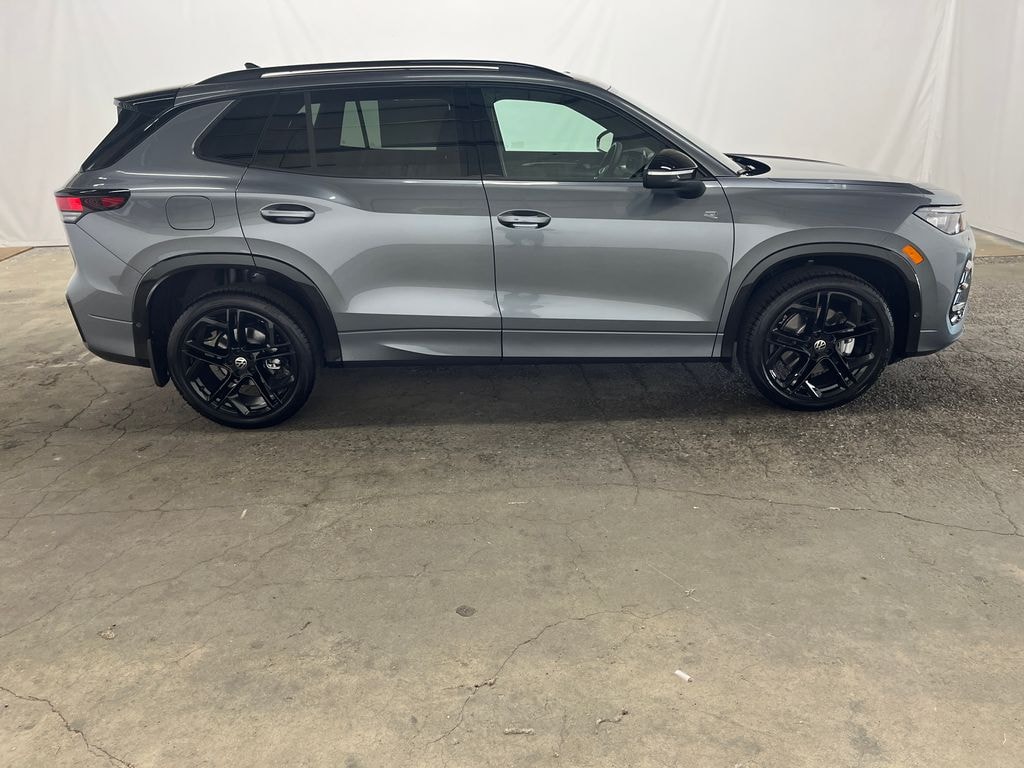 New 2026 Volkswagen Tiguan SE R-Line Black SUV