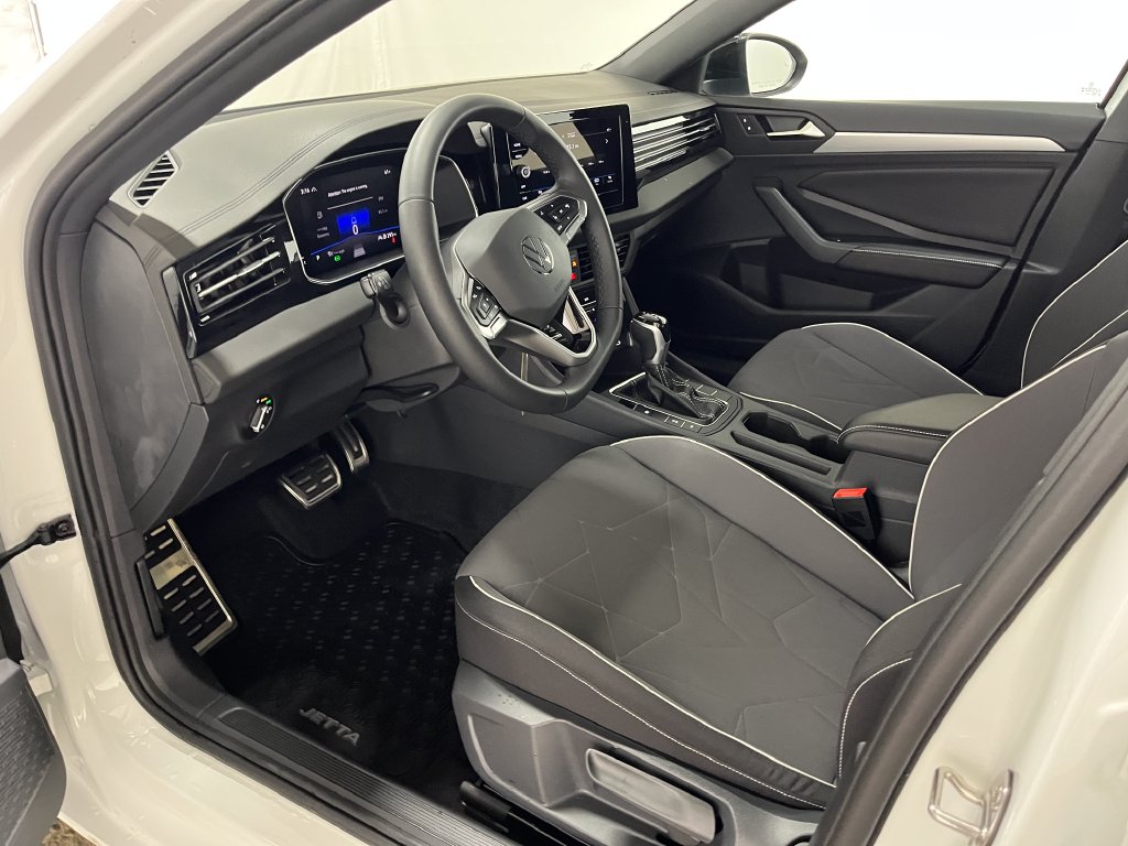 2026 Volkswagen Jetta Sport - Photo 11