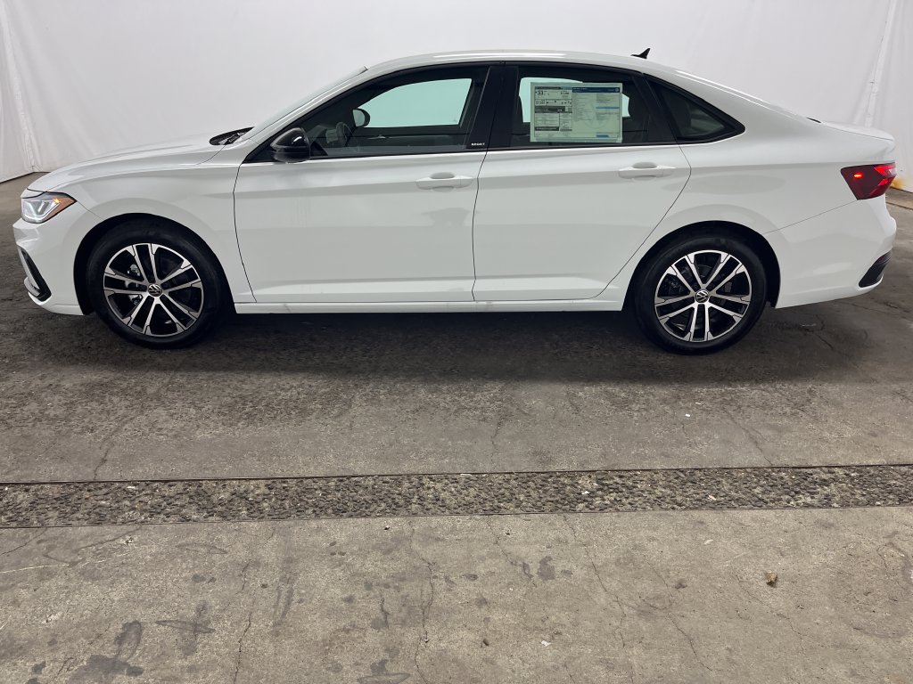 2026 Volkswagen Jetta Sport - Photo 8