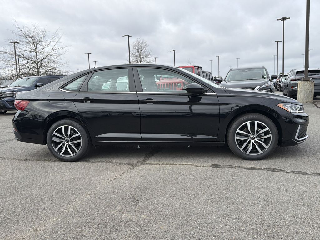 2026 Volkswagen Jetta SE - Photo 6