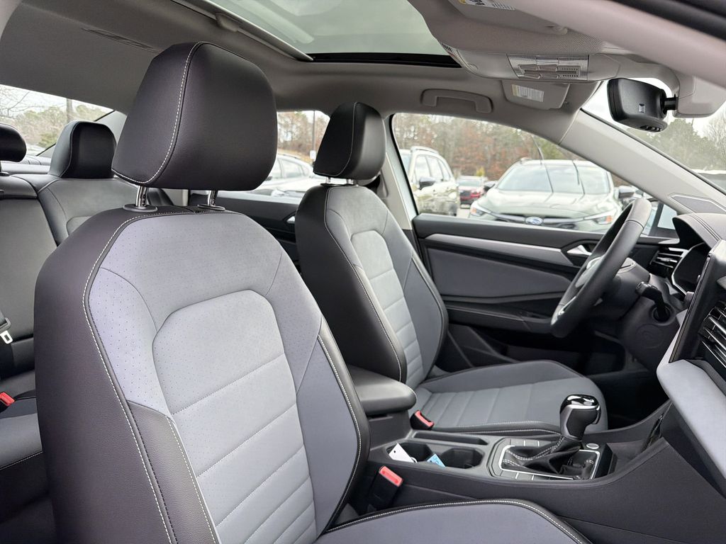 2026 Volkswagen Jetta SE - Photo 18