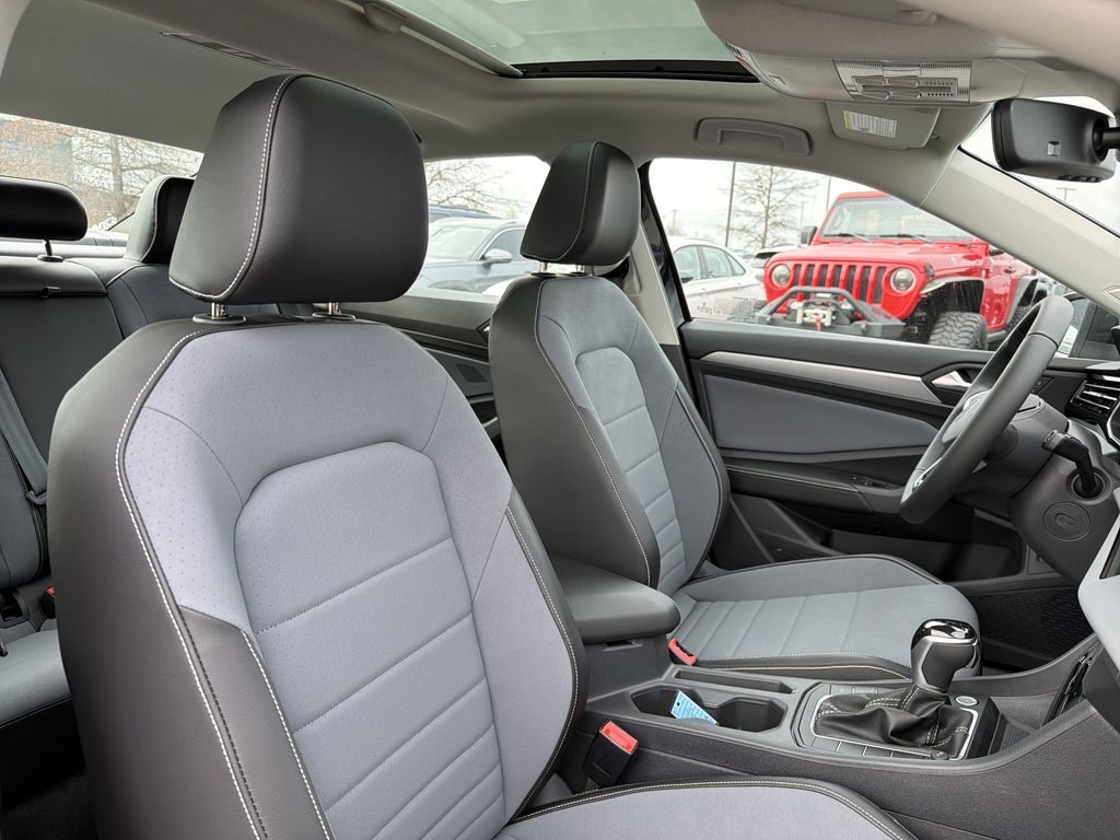 2026 Volkswagen Jetta SE - Photo 18