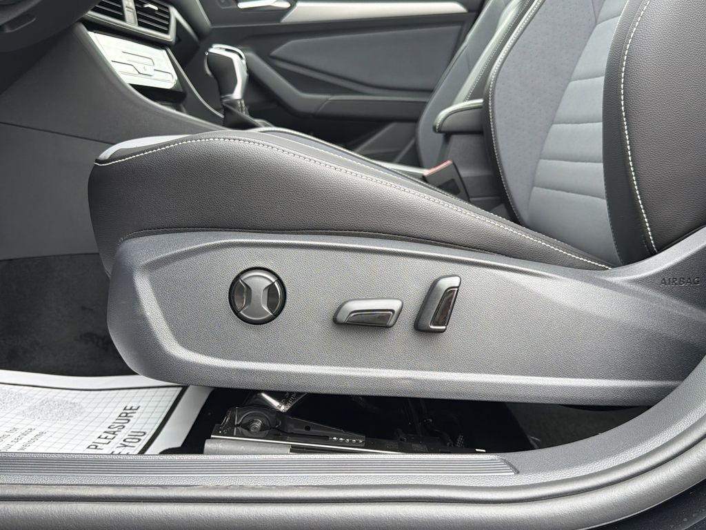2026 Volkswagen Jetta SE - Photo 22
