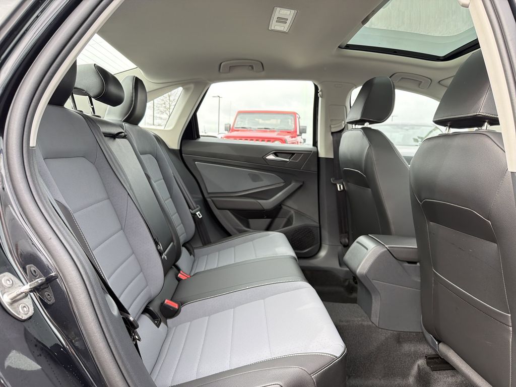 2026 Volkswagen Jetta SE - Photo 16