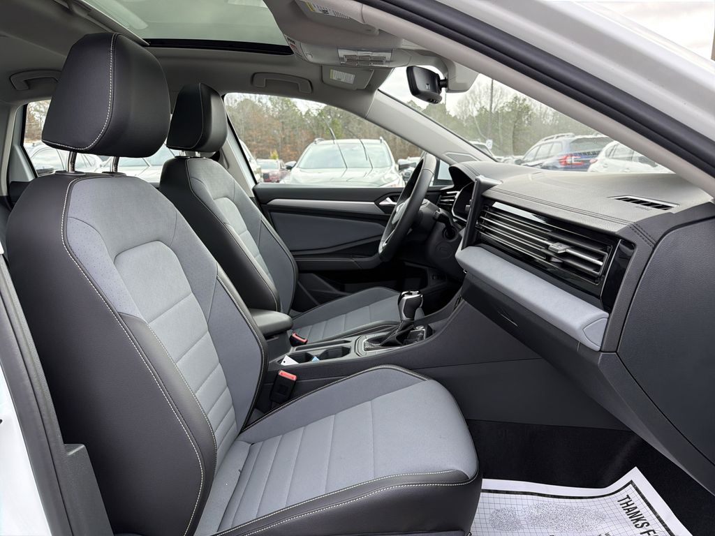 2026 Volkswagen Jetta SE - Photo 19