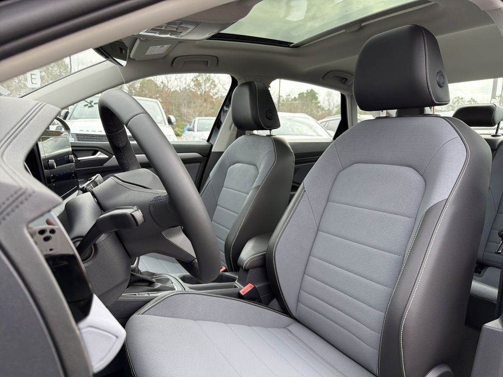 2026 Volkswagen Jetta SE - Photo 12