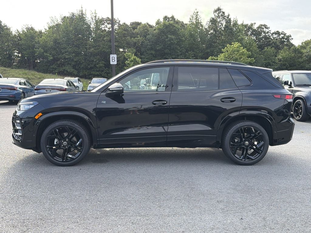 New 2026 Volkswagen Tiguan 2.0T SE R-Line Black SUV