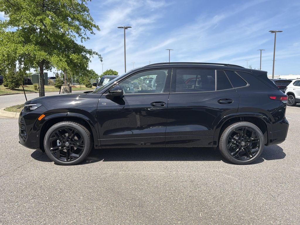 New 2026 Volkswagen Tiguan SE R-Line Black SUV