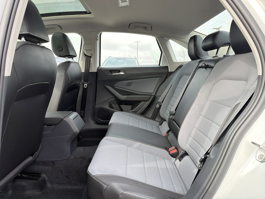 2026 Volkswagen Jetta SE - Photo 14