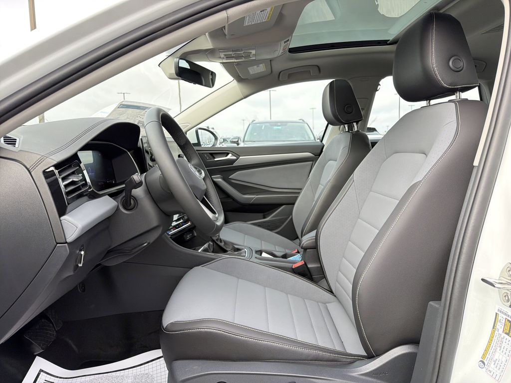 2026 Volkswagen Jetta SE - Photo 11