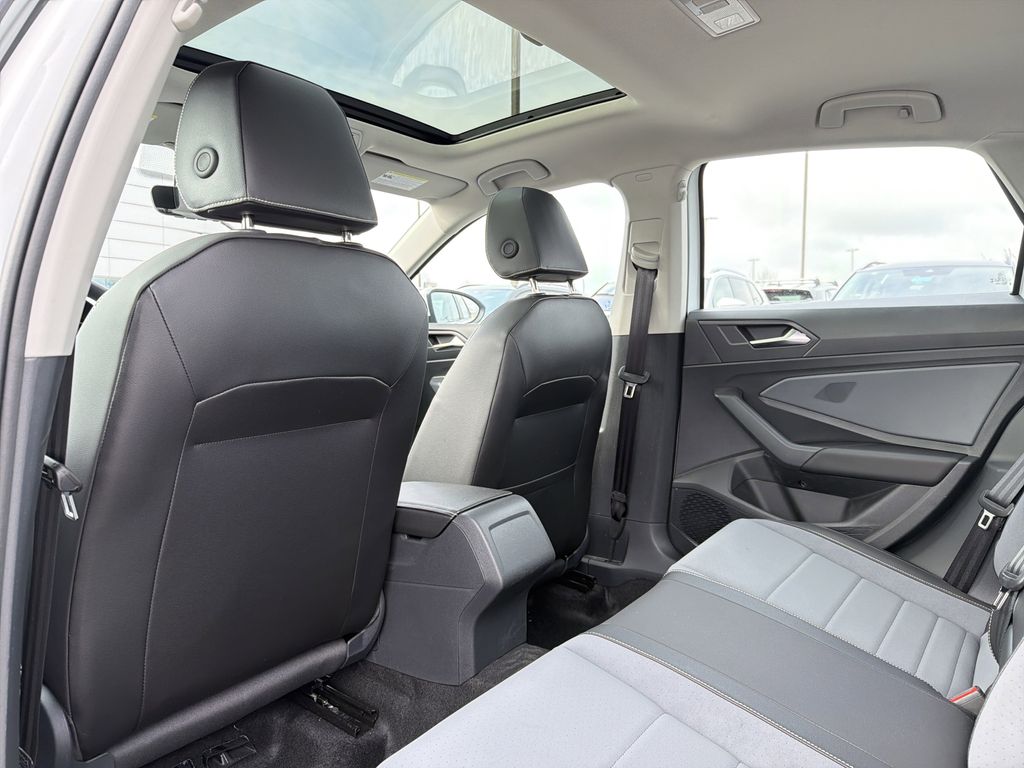 2026 Volkswagen Jetta SE - Photo 13