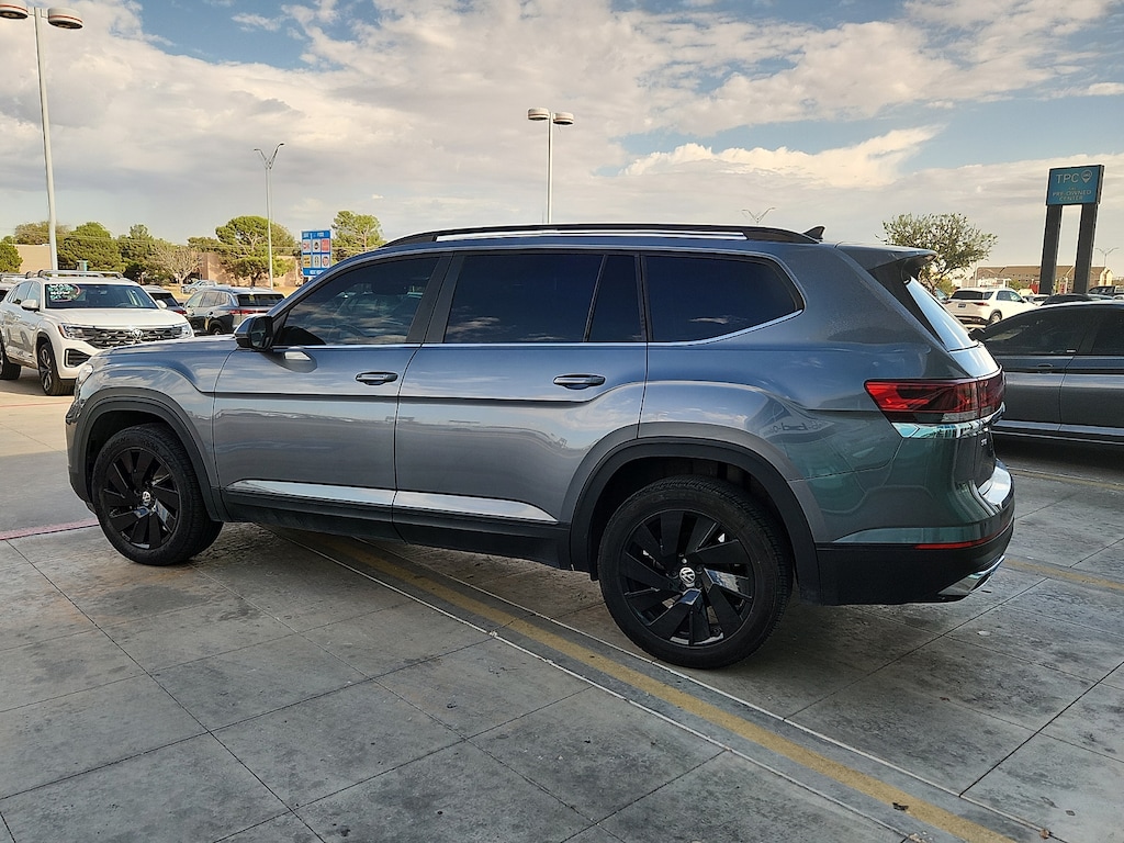 Used 2024 Volkswagen Atlas 2.0T SE w/Technology SUV