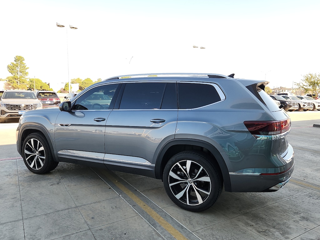 Used 2024 Volkswagen Atlas 2.0T SEL Premium R-Line SUV