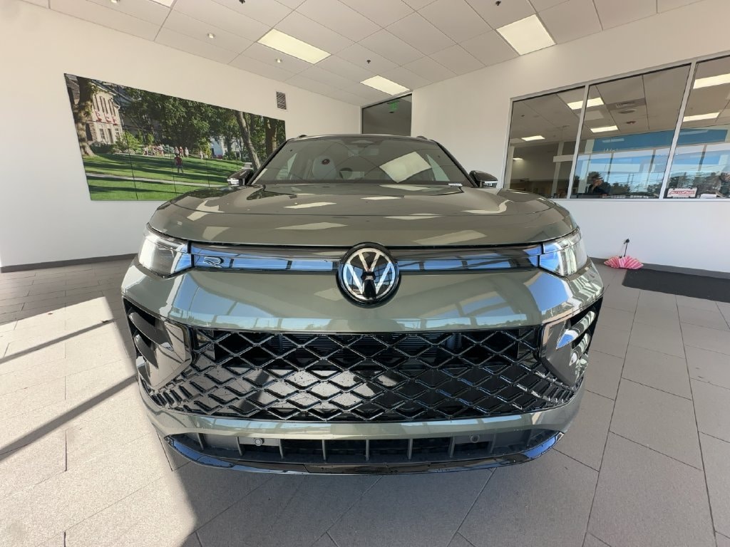 New 2026 Volkswagen Tiguan SE R-Line Black SUV