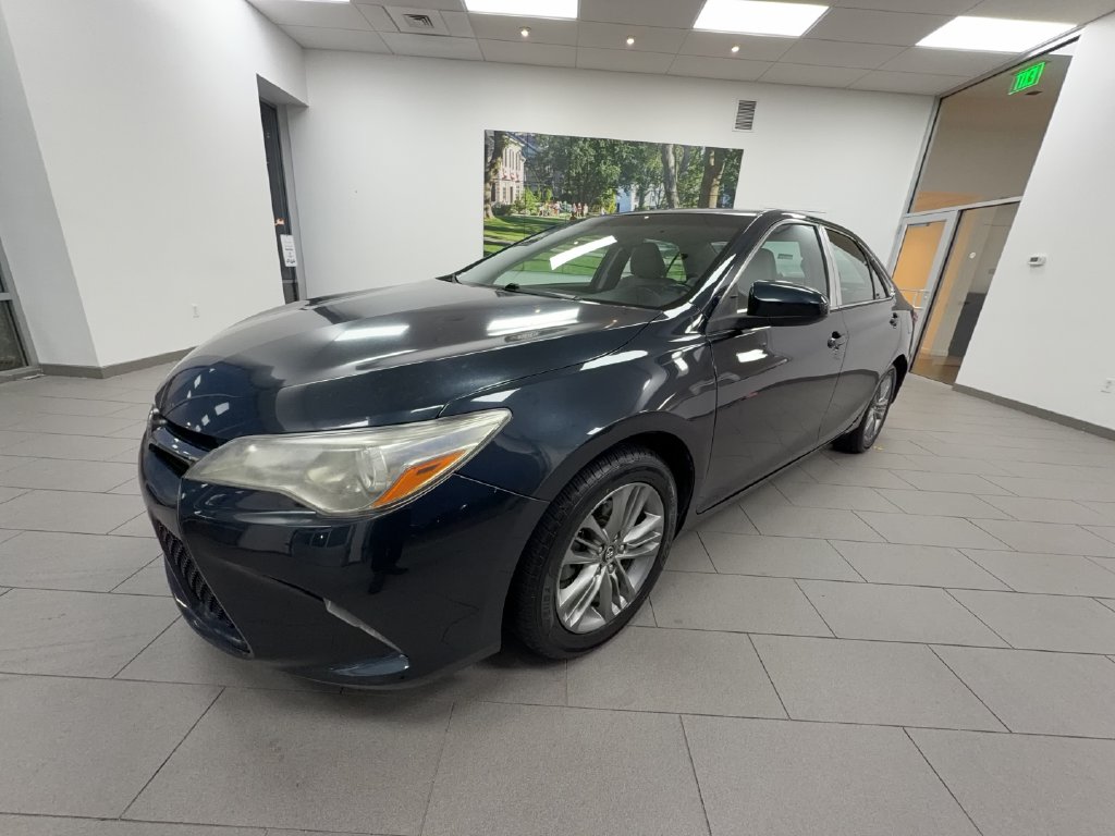 Used 2017 Toyota Camry SE Sedan