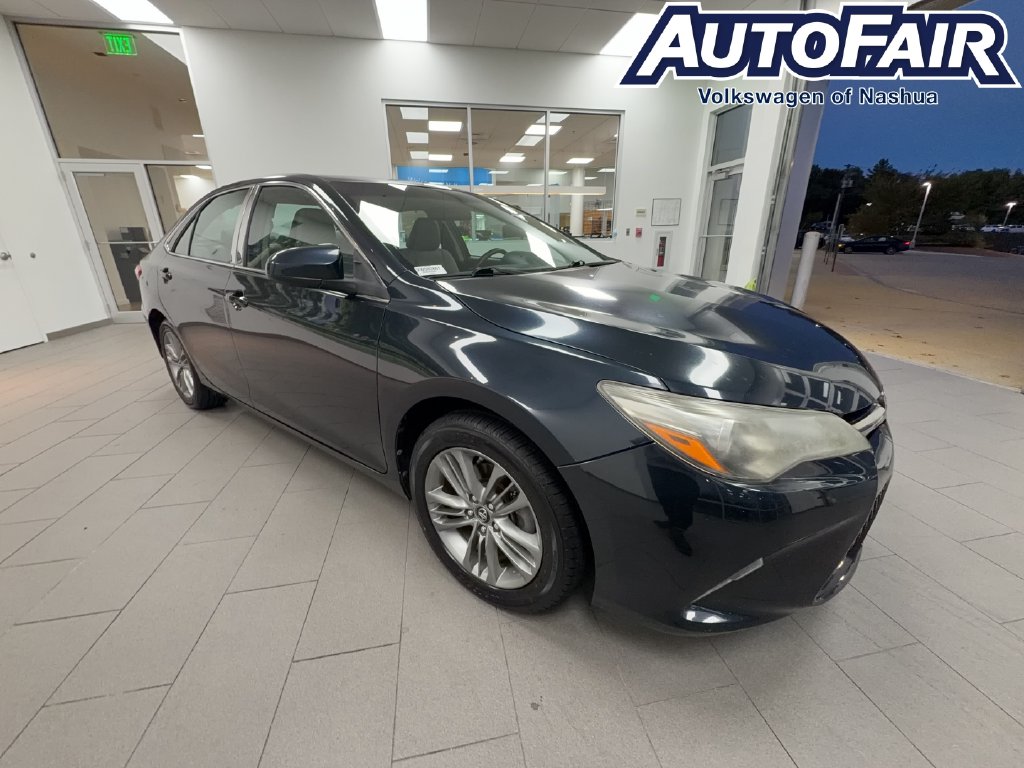 Used 2017 Toyota Camry SE Sedan