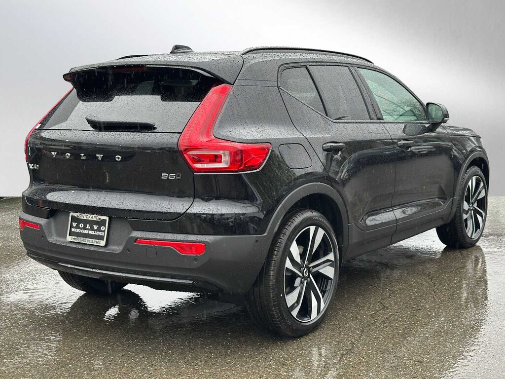 New 2026 Volvo XC40 B5 Ultra SUV