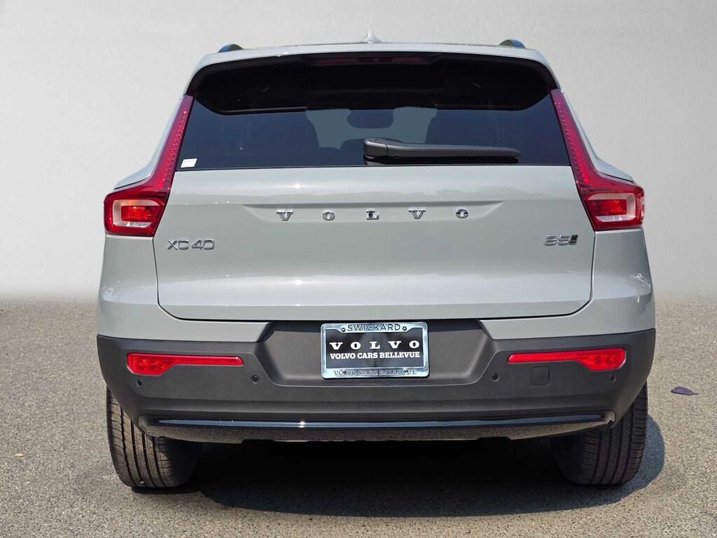 New 2026 Volvo XC40 B5 Plus SUV
