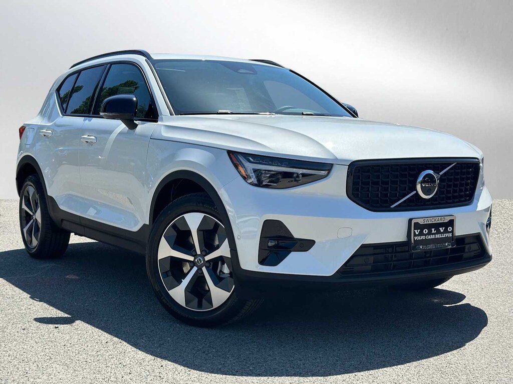 New 2026 Volvo XC40 B5 Plus SUV