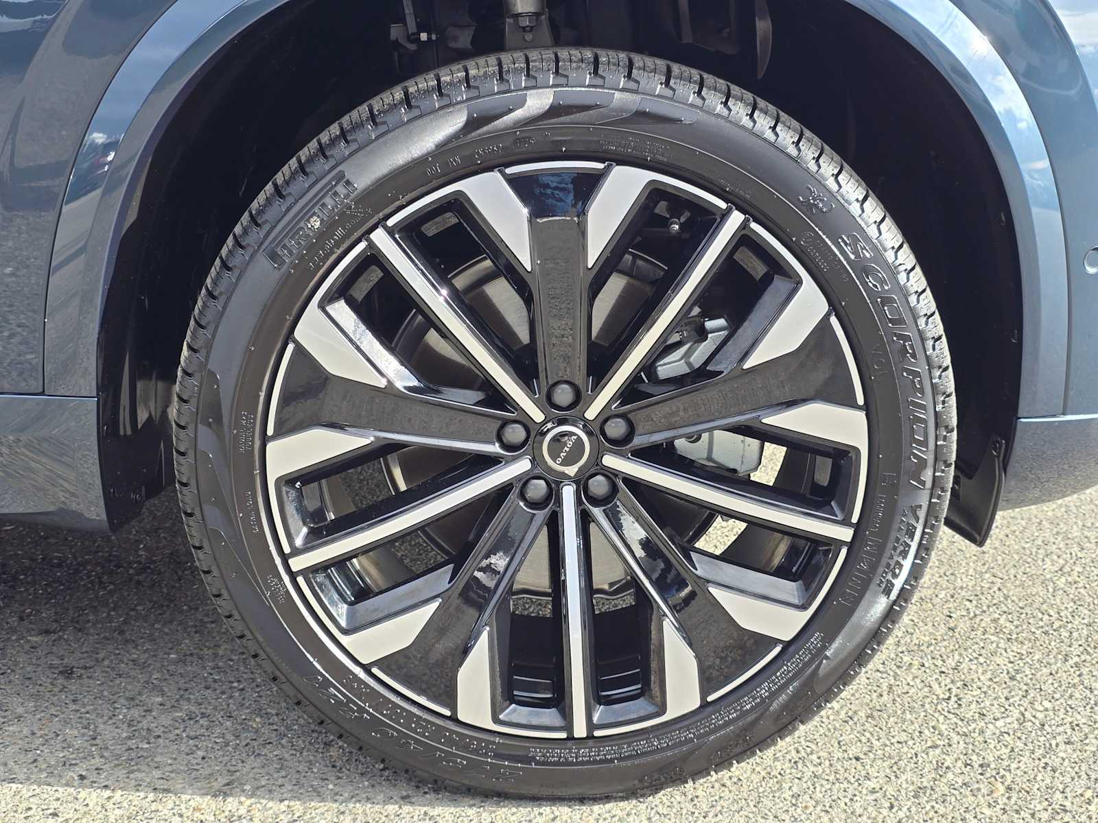 2026 Volvo XC90 Ultra - Photo 9