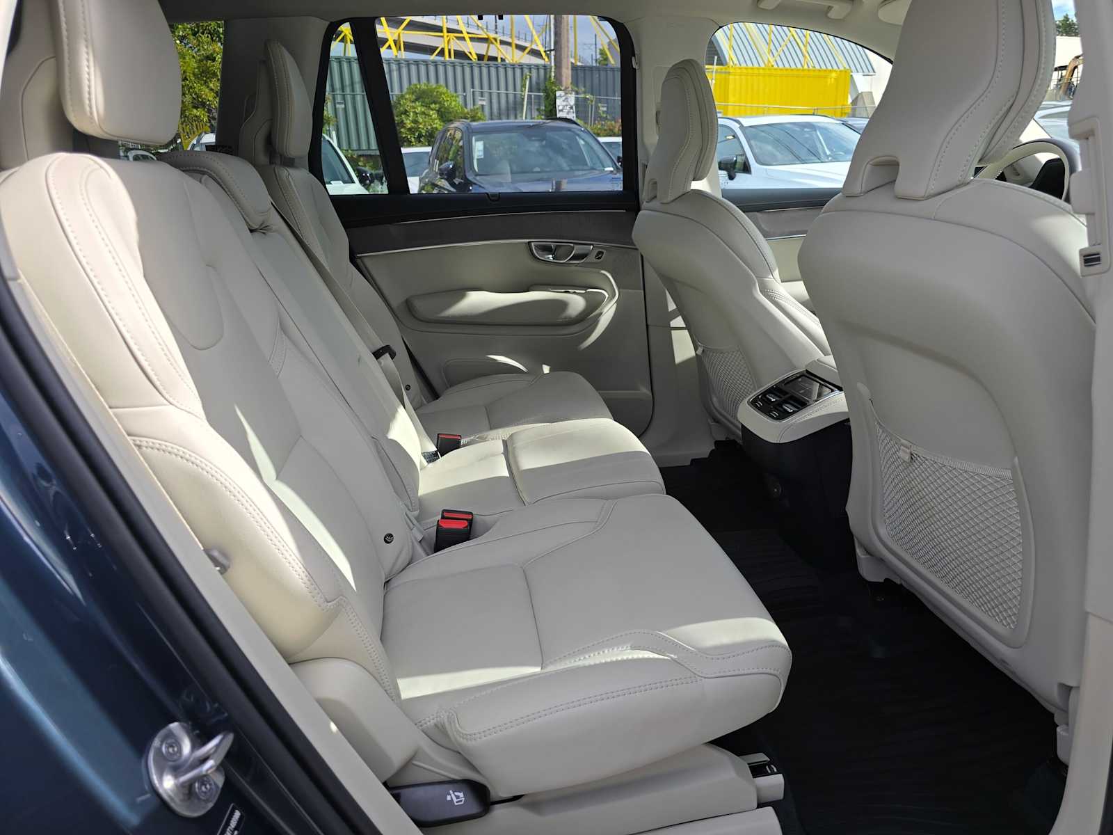 2026 Volvo XC90 Ultra - Photo 12