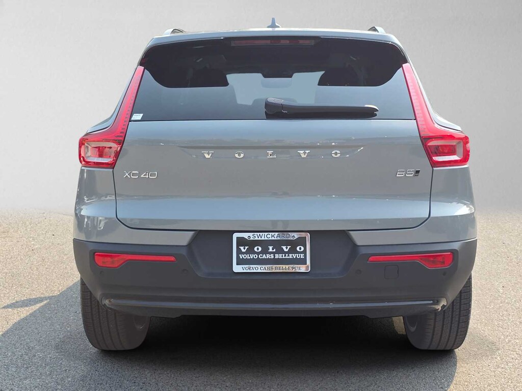 New 2026 Volvo XC40 B5 Ultra SUV