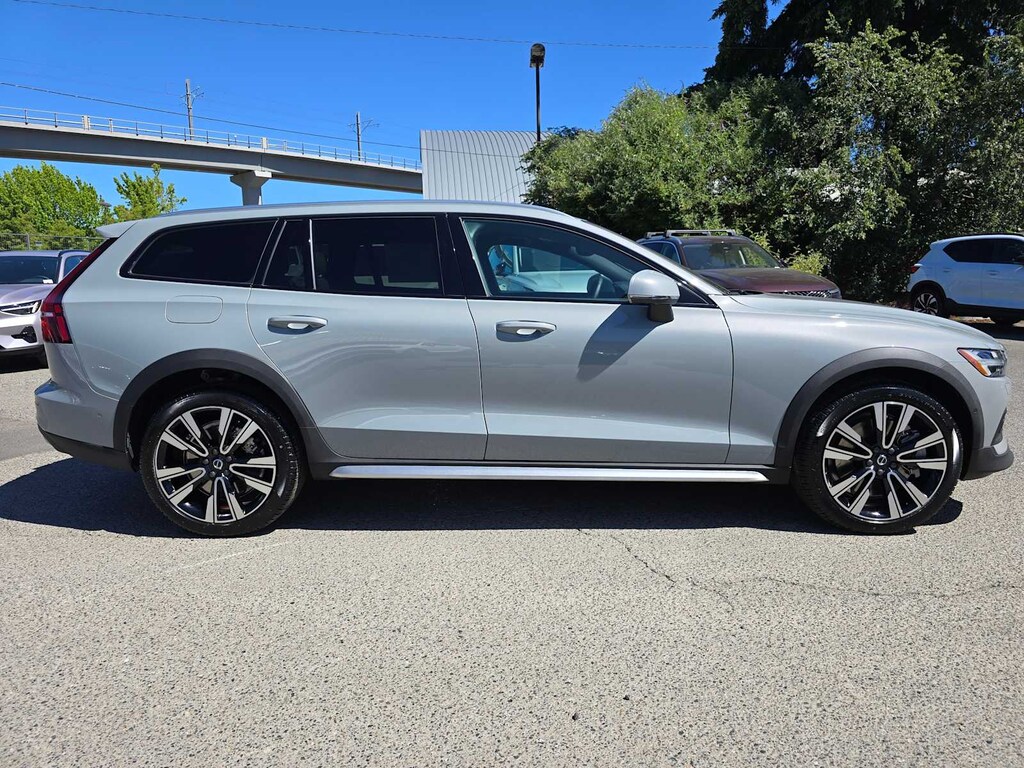 New 2026 Volvo V60 Cross Country B5 Ultra Wagon
