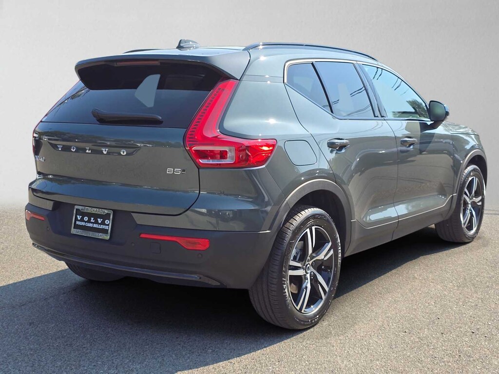 New 2026 Volvo XC40 B5 Core SUV